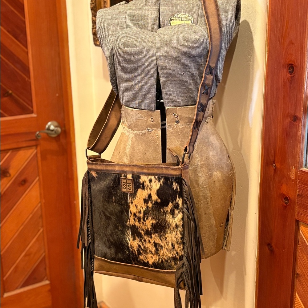 STS Ranchwear Brown and Black Cowhide Fringe Shoulder Bag - Picture 11 of 11